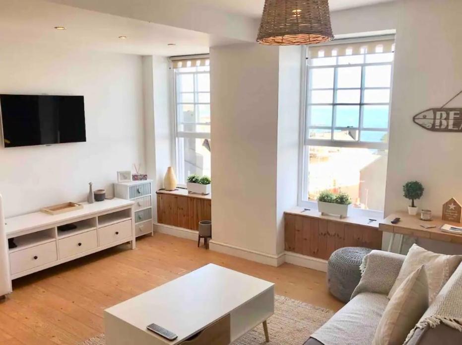 Sea La Vie Lovely 1 Bed Flat - Sea Views Tenby